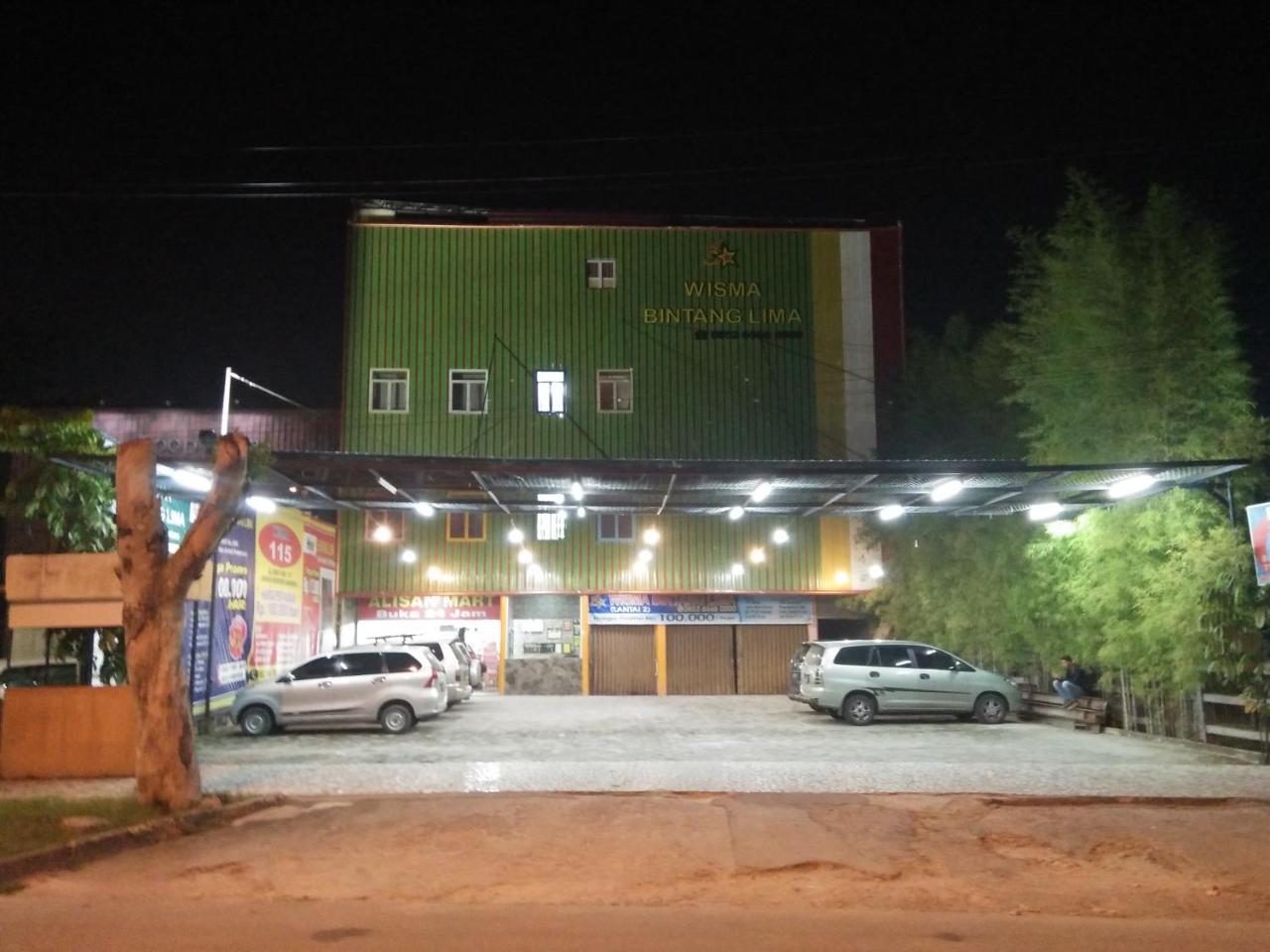 מלון פקאנבארו Wisma Bintang Lima מראה חיצוני תמונה